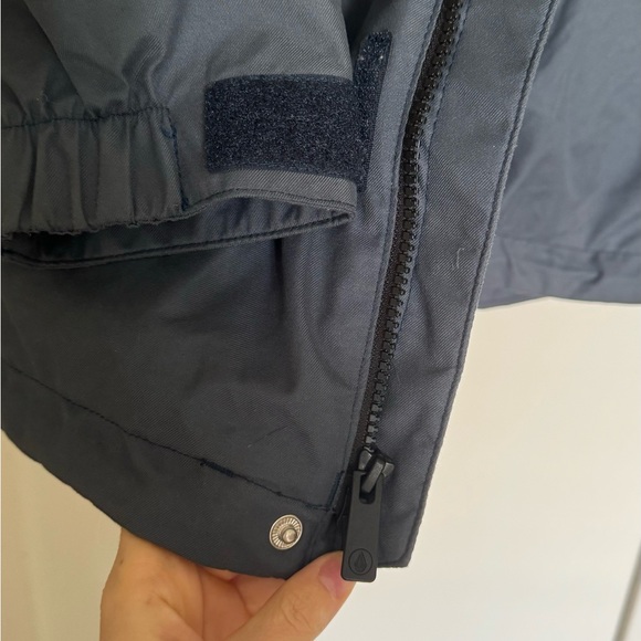 Volcom Women’s Ski/Snowboard Jacket - Picture 4 of 7